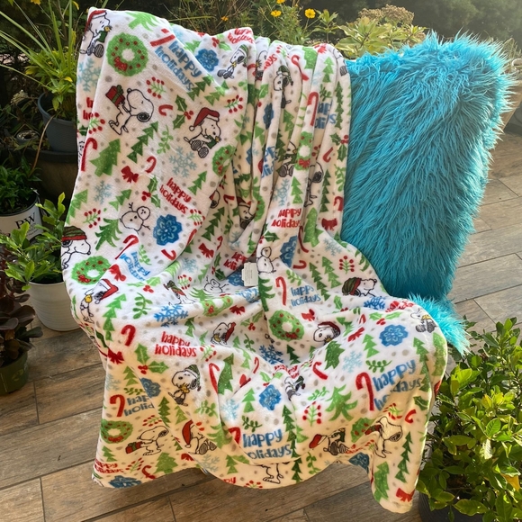 CHRISTMAS Berkshire SNOOPY "Frosty Forest" VelvetSoft Home Throw Blanket Collect - Picture 1 of 4